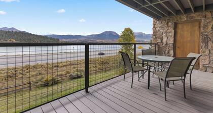 Beautiful 2-Bedroom Condo Overlooking Lake Dillon!