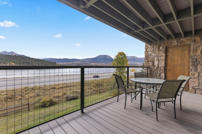 Beautiful 2-Bedroom Condo Overlooking Lake Dillon!