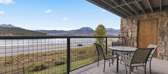 Beautiful 2-Bedroom Condo Overlooking Lake Dillon!