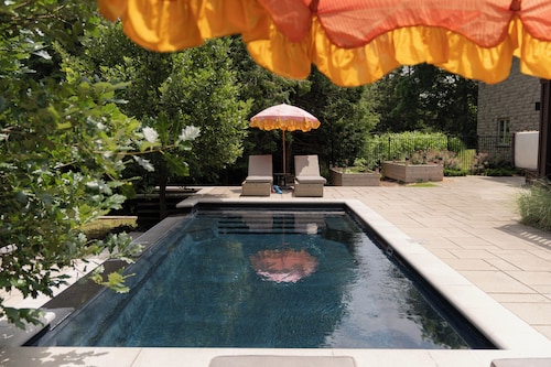Cozy Private Suite with Year-Round Hot Tub