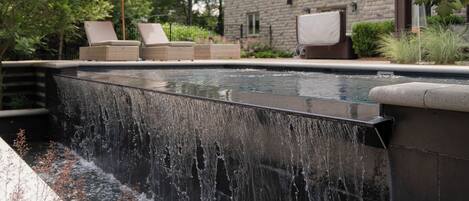 Alberca al aire libre y alberca climatizada