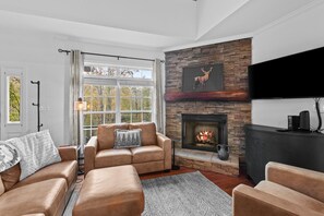 Smart TV, fireplace