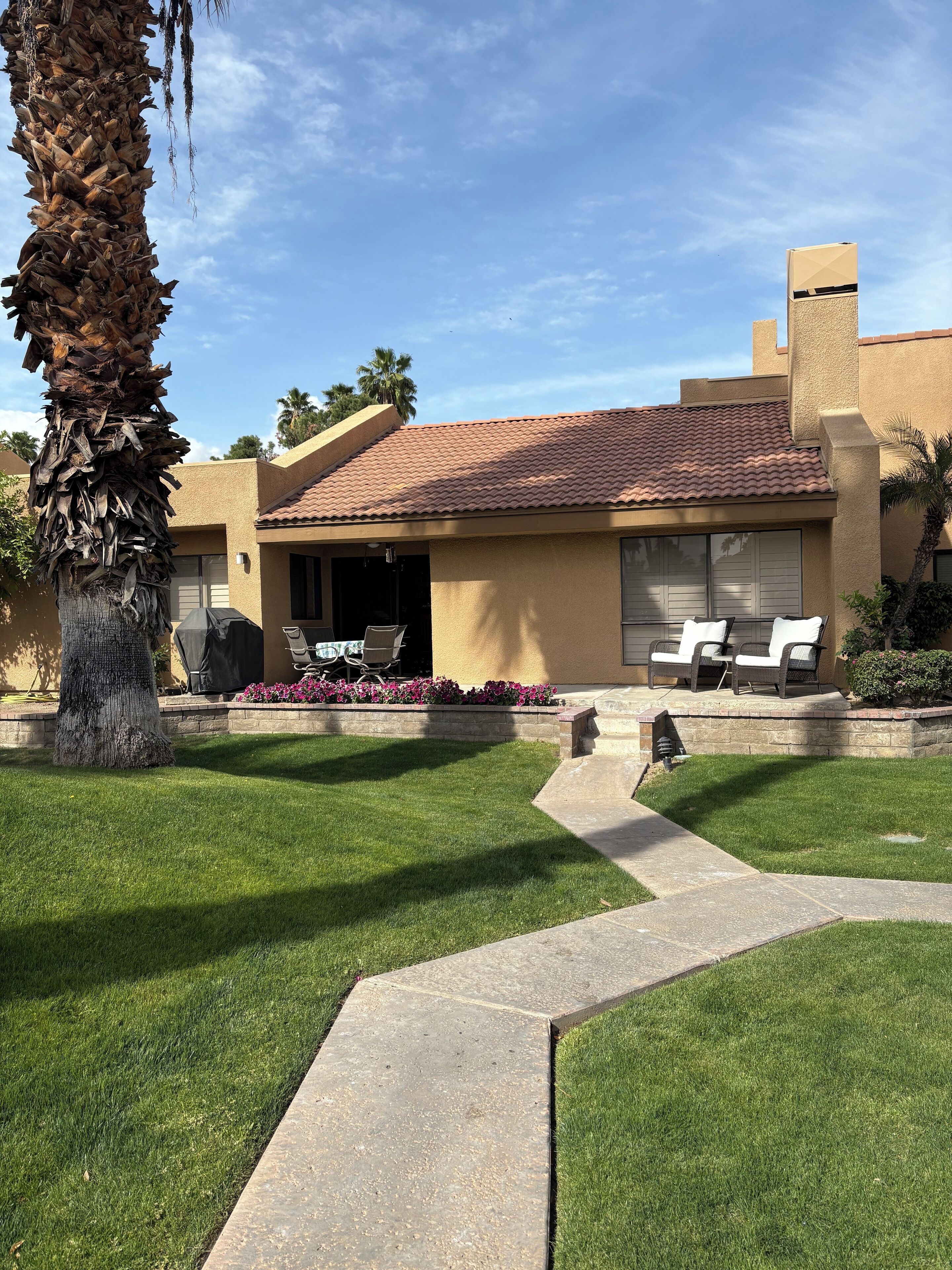 المنطقة المحيطة بالمنشأة