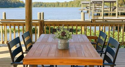 Bernita's Point ON Belle River- WATERFRONT + BOAT! - Ask about 4 night special!