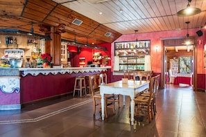 Bar (in der Unterkunft)