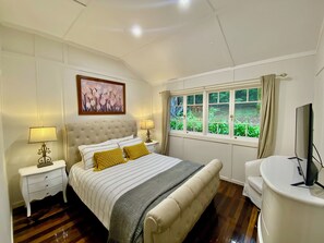 4 bedrooms, WiFi, bed sheets