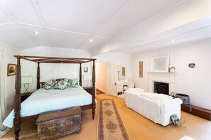 4 bedrooms, WiFi, bed sheets