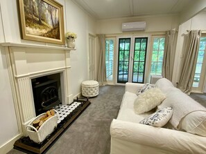 Télévision, cheminée