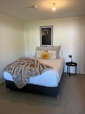 1 bedroom, iron/ironing board, Internet, bed sheets