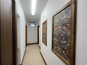 المنشأة من الداخل