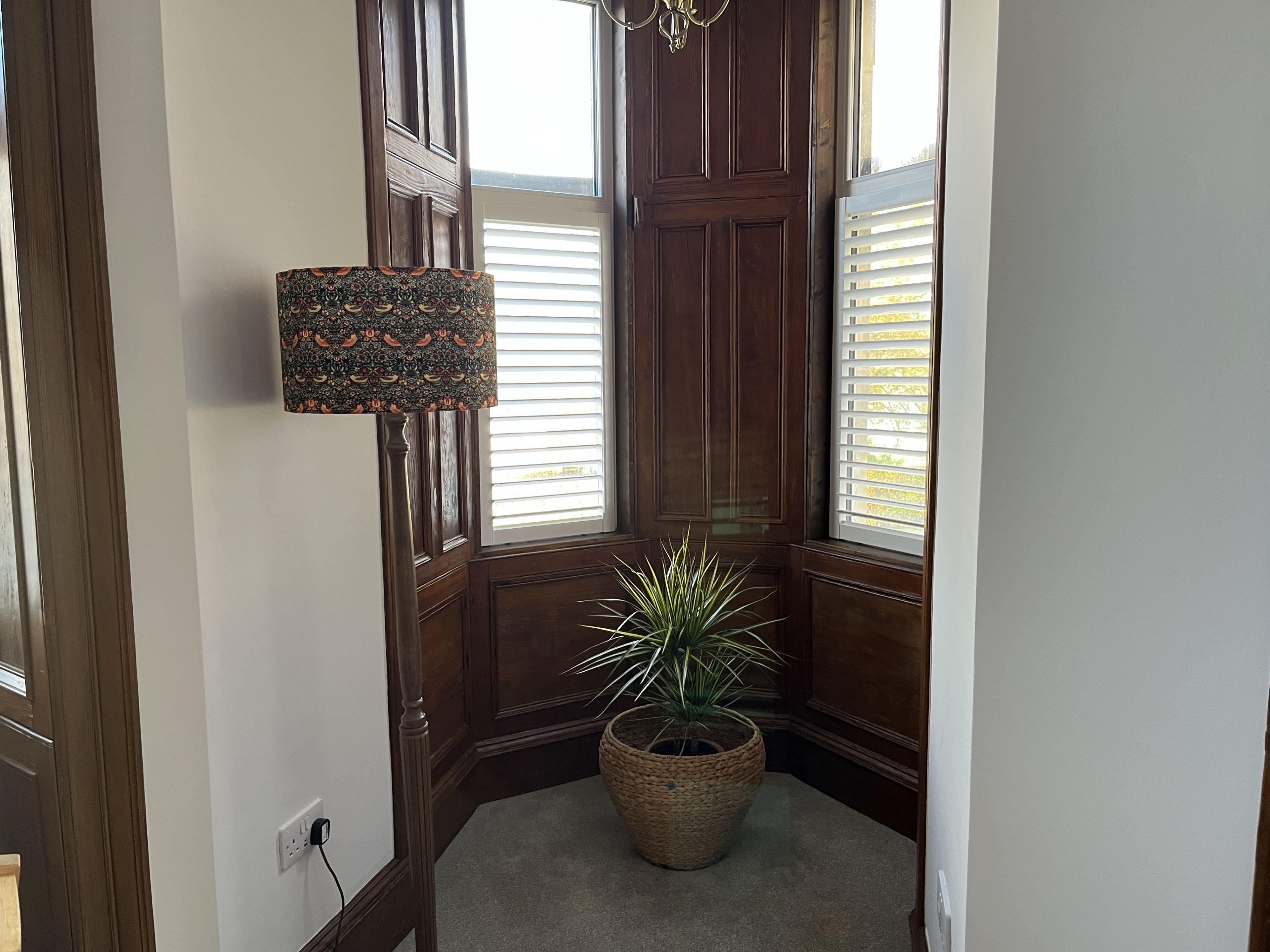 المنشأة من الداخ ل