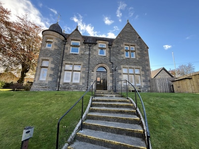 Tastefully renovated 1 bedroom apartment in Fort Augustus