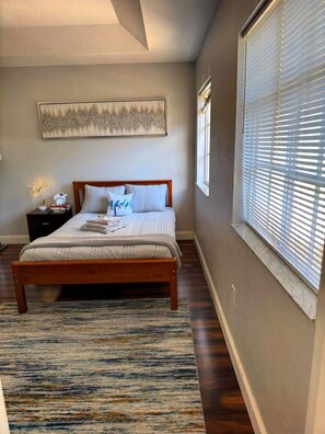 1 غرفة نوم ومكواة/لوح كي وواي فاي وملاءات أسرّة