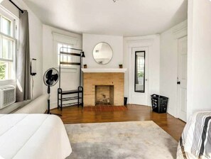 3 bedrooms, iron/ironing board, free WiFi, bed sheets - The Buffalo Loft - 3 BR, Pet Friendly, with an Outdoor Fire Pit (Buffalo)