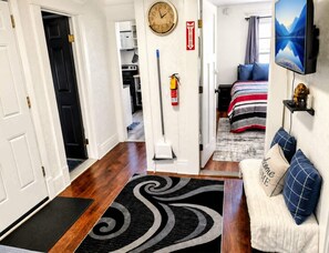3 bedrooms, iron/ironing board, free WiFi, bed sheets - The Buffalo Loft- 3BR Upstairs Apartment • Pet-Friendly • Outdoor Patio &... (Buffalo)