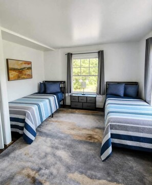 3 bedrooms, iron/ironing board, WiFi (free), bed sheets - The Buffalo Loft- 3BR Upstairs Apartment • Pet-Friendly • Outdoor Patio &... (Buffalo)