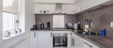 Réfrigérateur, four, plaque de cuisson, lave-vaisselle