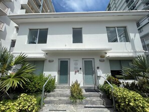 تفاصيل الفندق من الخارج