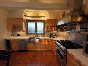 Fridge, microwave, oven, stovetop - Fully furnished, ocean views crown three levels in perfect Playa Del ReyHarmony (Los Angeles)