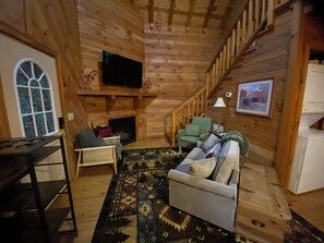 Televisión y chimenea 