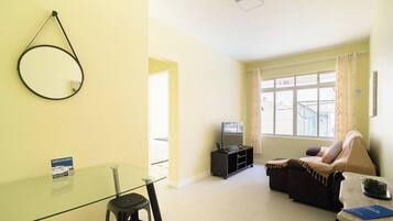 Basic Apartment | Living area