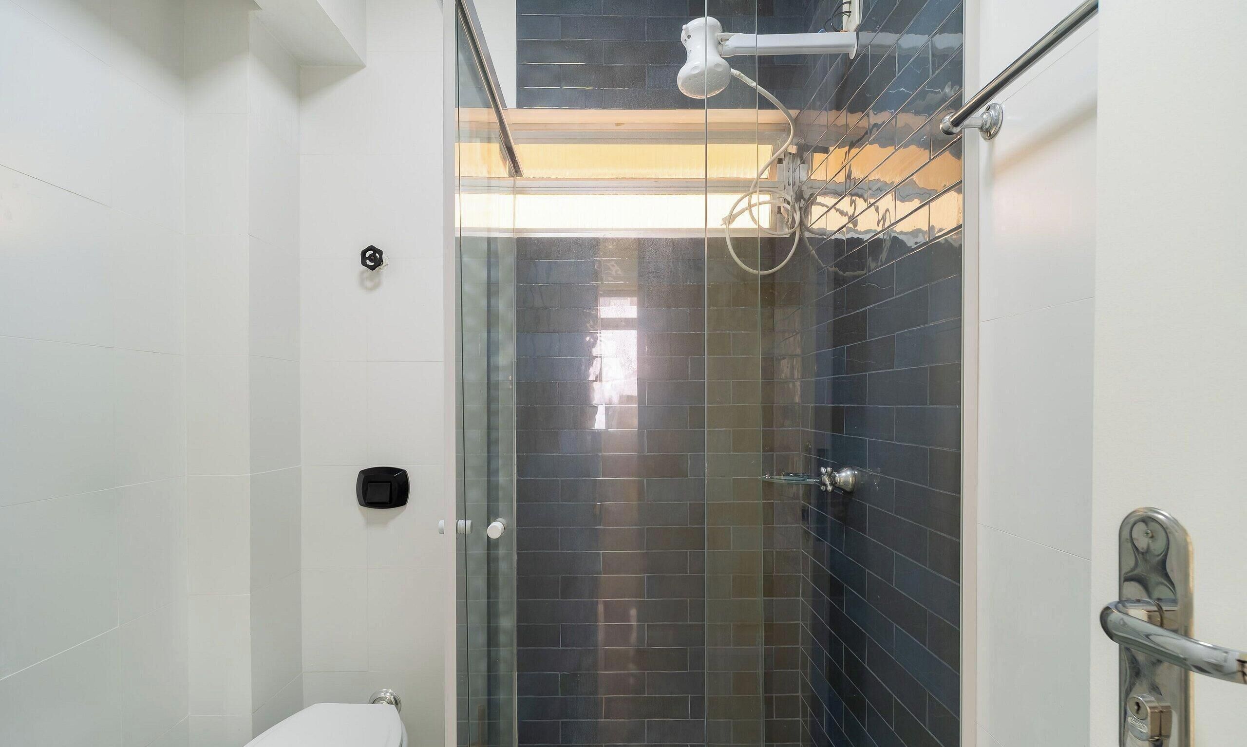 Basic Apartment | Bathroom