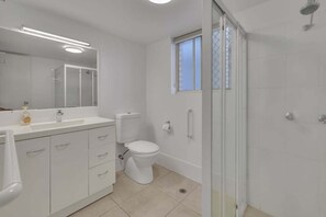 Towels, toilet paper - North Facing Cotton Tree 2brm  ensuite apartment (Maroochydore)