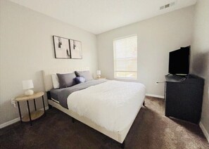 3 bedrooms, iron/ironing board, WiFi, bed sheets