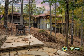 Outdoor dining - Arbor Vitae - experience the Tree of Life! (Basye)