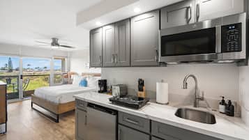 Microwave, coffee/tea maker, electric kettle, toaster