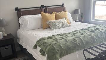 4 bedrooms, desk, iron/ironing board, travel cot