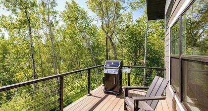 RiverWest Northern Retreat - Hot Tub - Sauna - Dogs Allowed