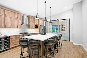 ثلاجة، ميكروويف، فرن، موقد طهي مسطح