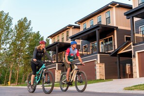 Exterior - RiverWest Northern Retreat - Hot Tub - Sauna - Dogs Allowed (Duluth)