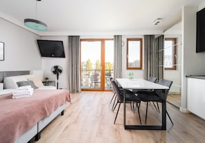 Iron/ironing board, WiFi, bed sheets