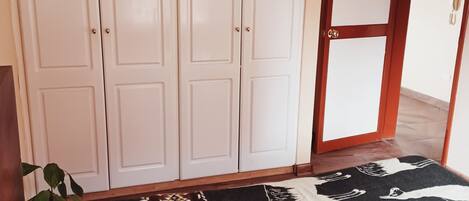 2 多间卧室、WiFi