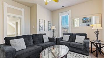 House, Private Bathroom (Big Yellow) | Laundry room