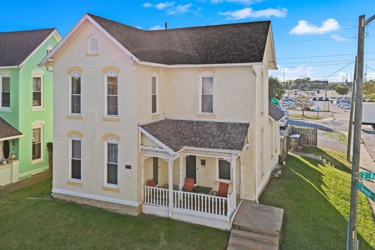 House, Private Bathroom (Big Yellow) | Exterior