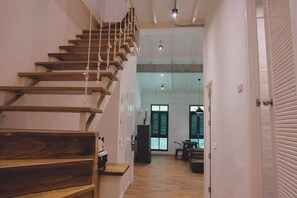 Minibar, pengeskab på værelset