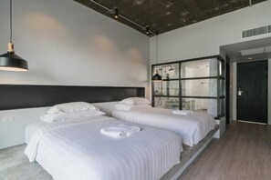 Minibar, pengeskab på værelset