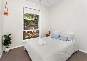 3 habitaciones, tabla de planchar con plancha, wifi y ropa de cama 
