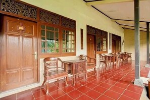 Family Room, Balcony, Garden View | Private kitchen - GG House Happy Valley (Megamendung)