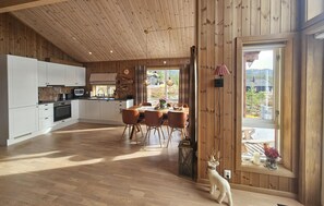 Fridge, oven, dishwasher, coffee/tea maker
