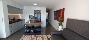 Interior - Modern 1 bedder with river views in West End (West End)