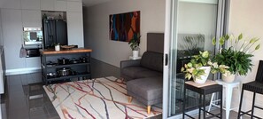 Interior - Modern 1 bedder with river views in West End (West End)