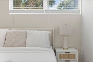 2 bedrooms, desk, iron/ironing board, WiFi - Chic Stay | Crib + Parking | Great Location (Tampa)