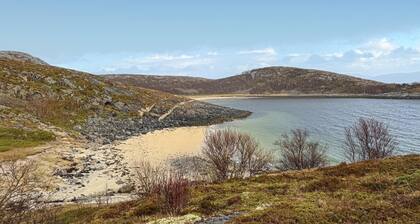 Lovely home in Abelvær with WiFi