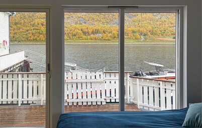 Awesome apartment in Kvalsund with house sea view