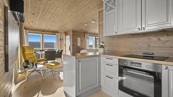 Fridge, oven, dishwasher, coffee/tea maker