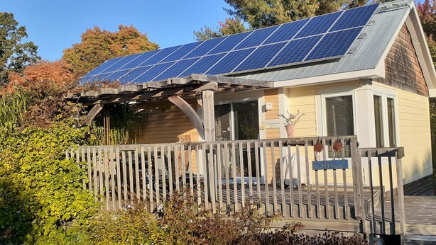 A small building with a wooden deck and a solar panel roof. - Creativity Spa Studio, be inspired, rejuvenated & relaxed, Heaven on Earth! (Bracebridge)